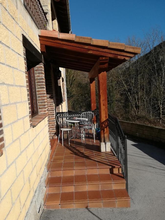 Apartamentos El Ardinal Arenas De Cabrales Dış mekan fotoğraf